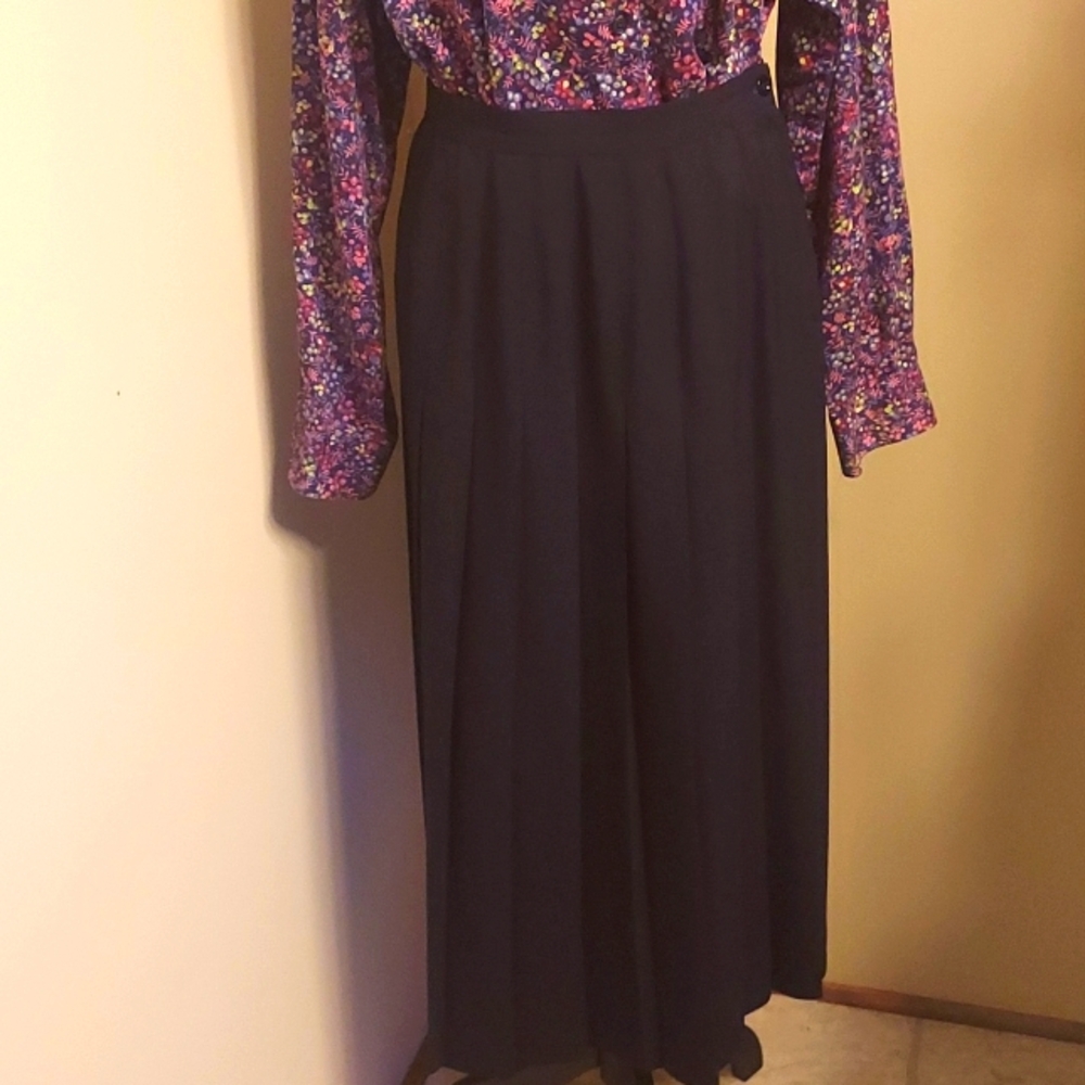 Navy blue pleated maxi skirt by Enrico Fratelli